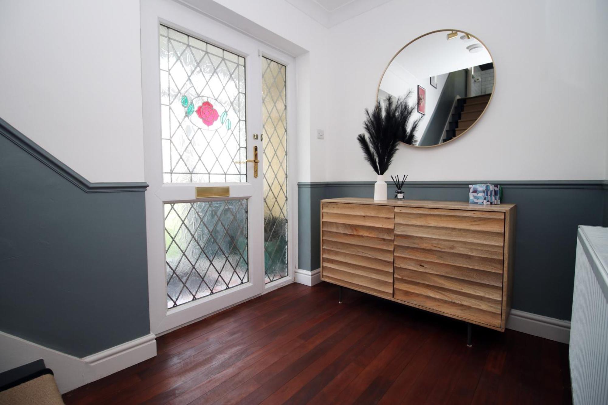 Stylish Home In Bath With Driveway Parking, 10Min From City Exterior foto