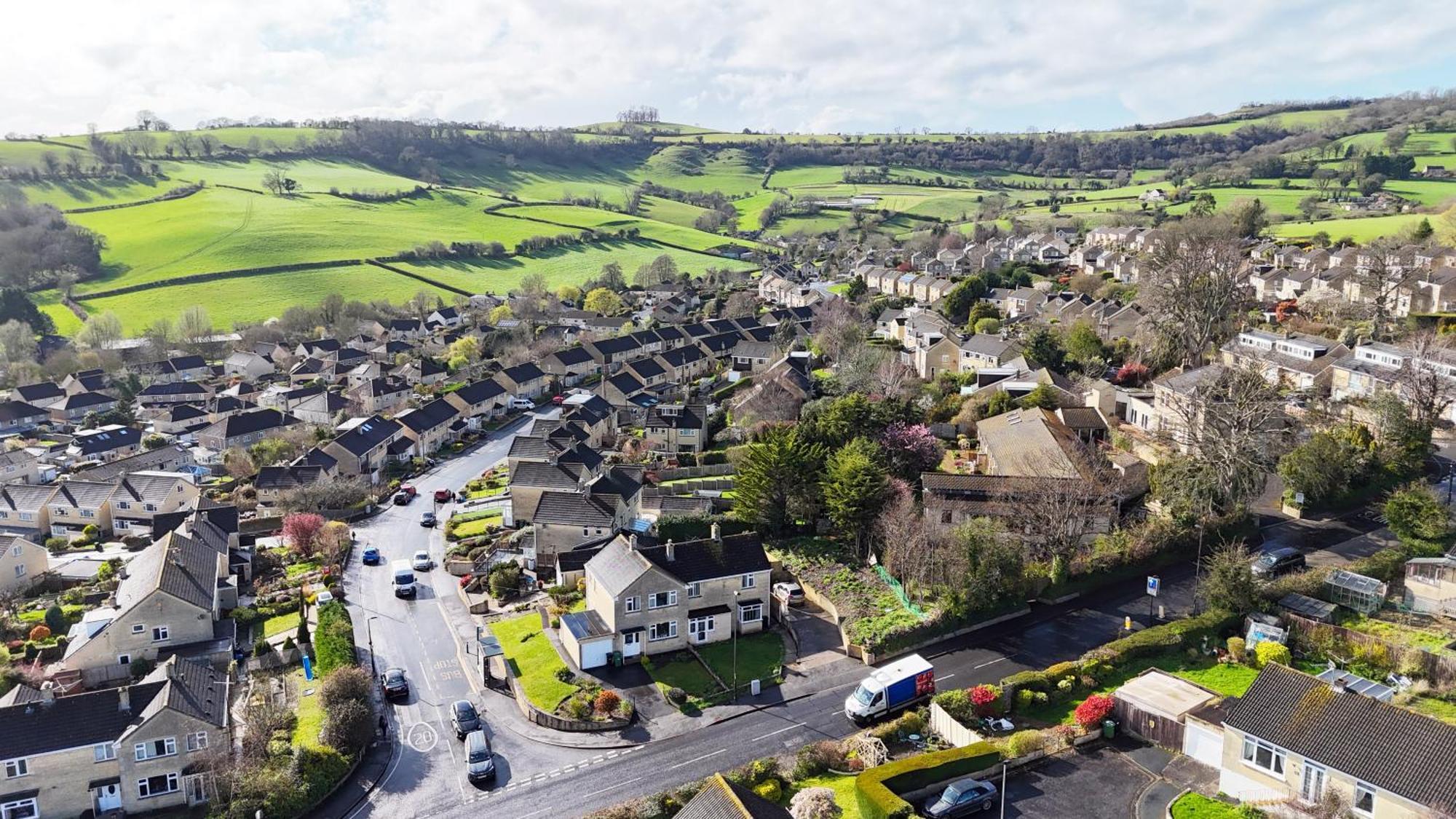 Stylish Home In Bath With Driveway Parking, 10Min From City Exterior foto