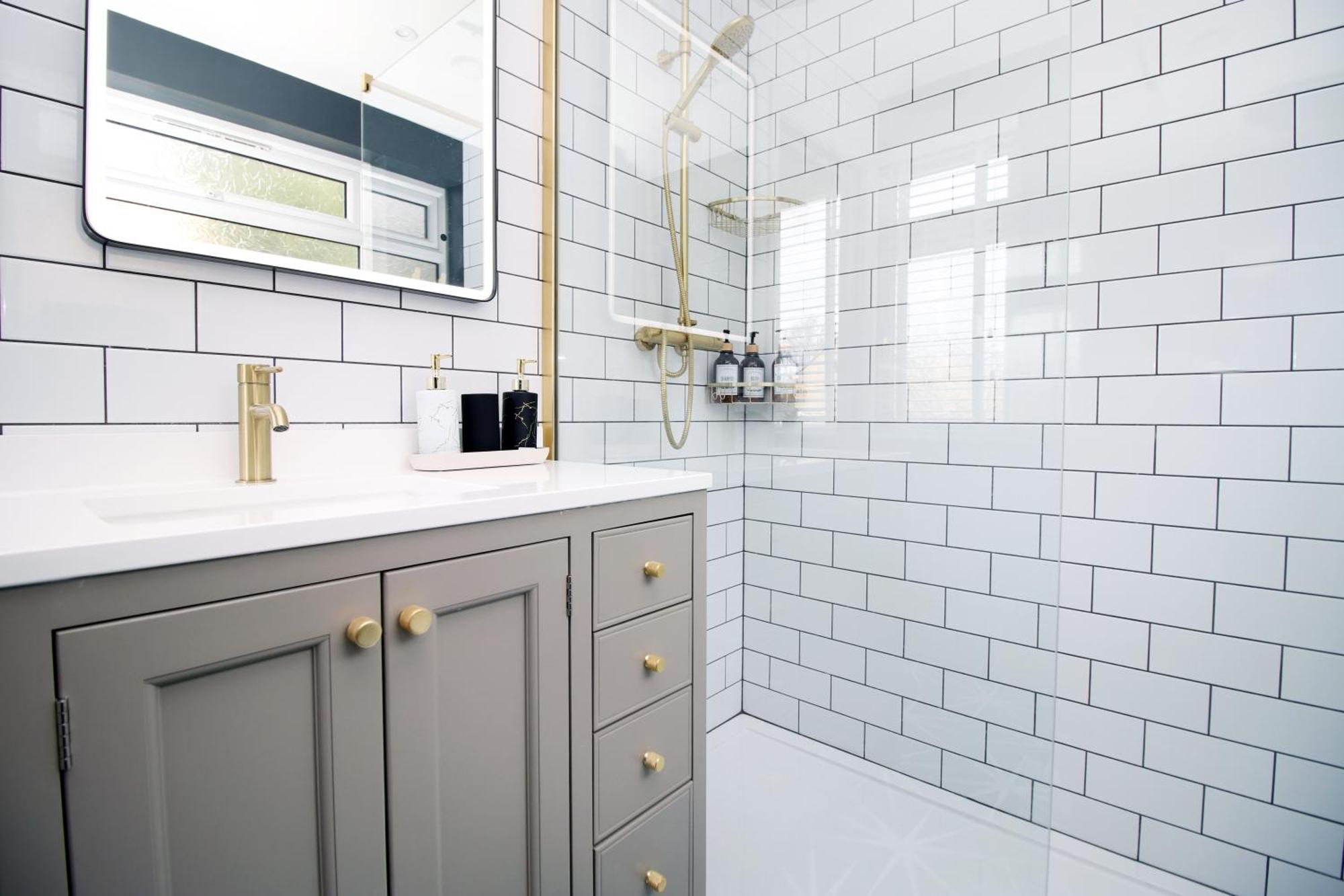 Stylish Home In Bath With Driveway Parking, 10Min From City Exterior foto