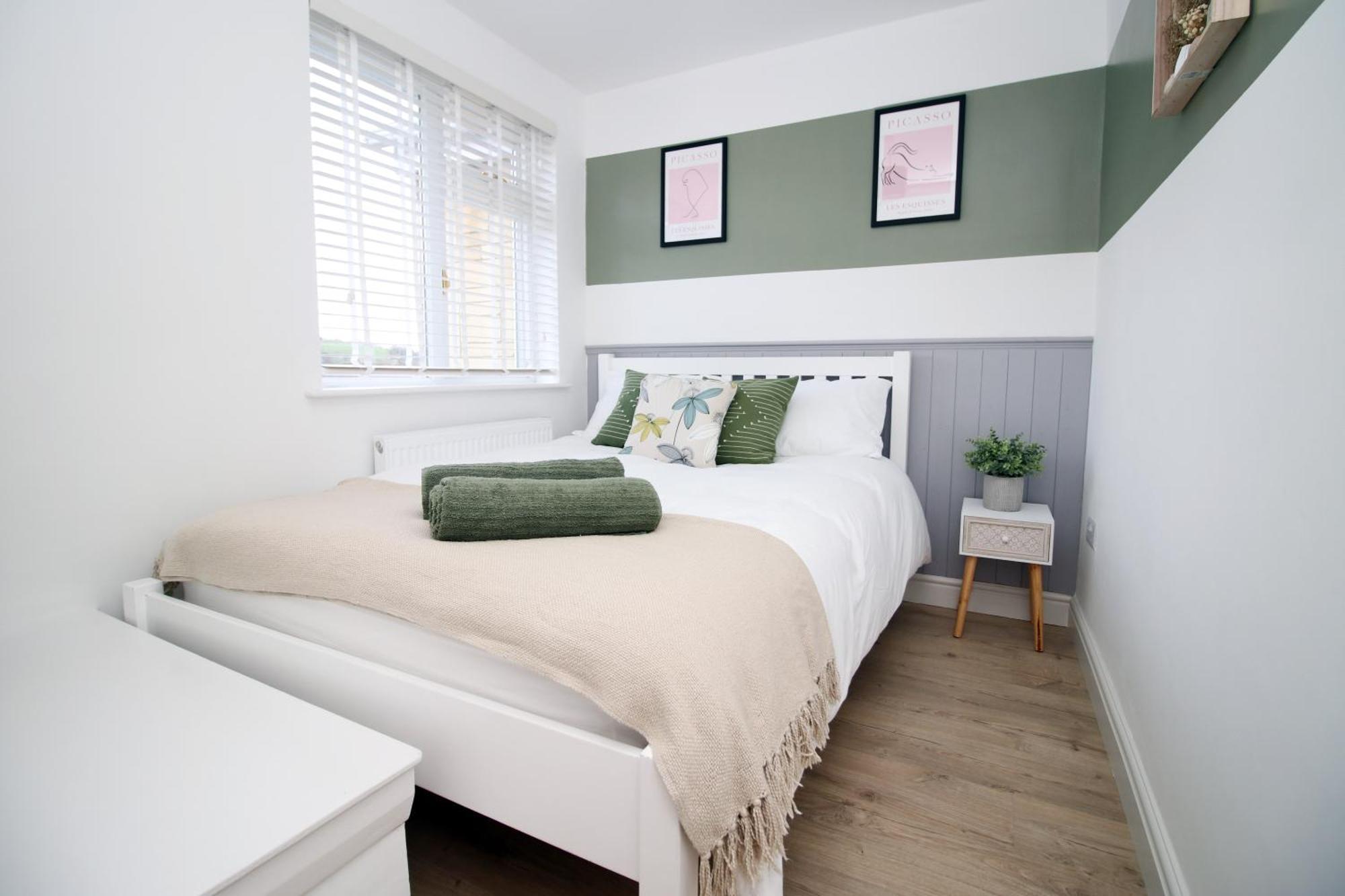 Stylish Home In Bath With Driveway Parking, 10Min From City Exterior foto