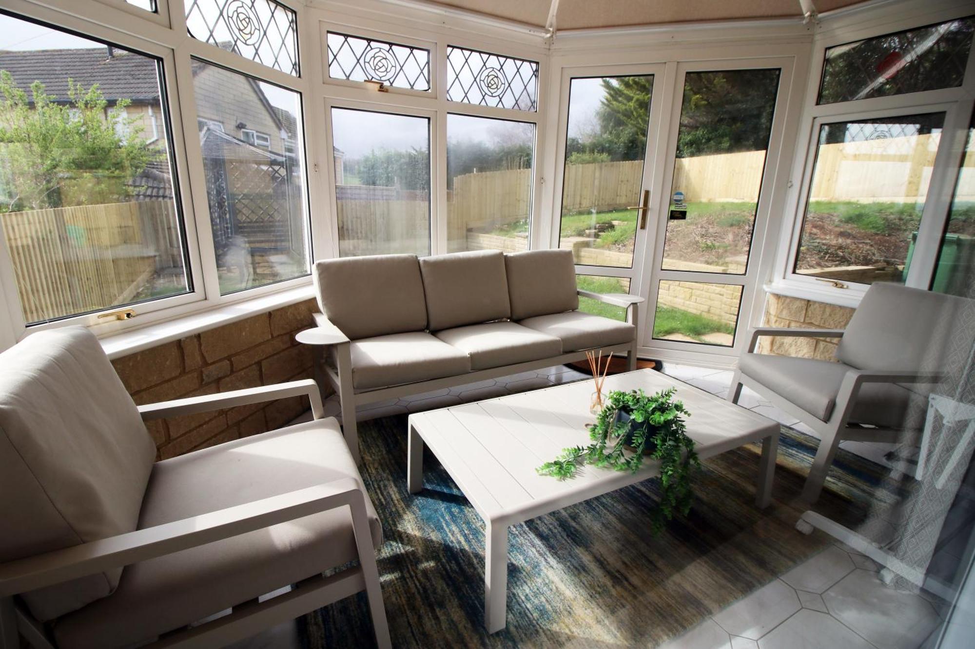 Stylish Home In Bath With Driveway Parking, 10Min From City Exterior foto