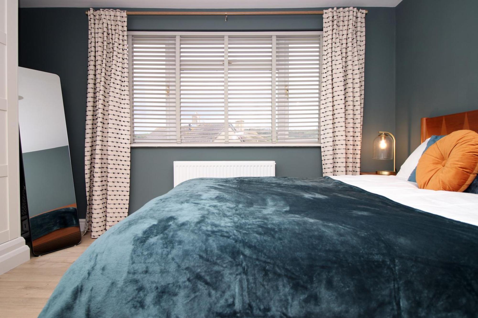 Stylish Home In Bath With Driveway Parking, 10Min From City Exterior foto