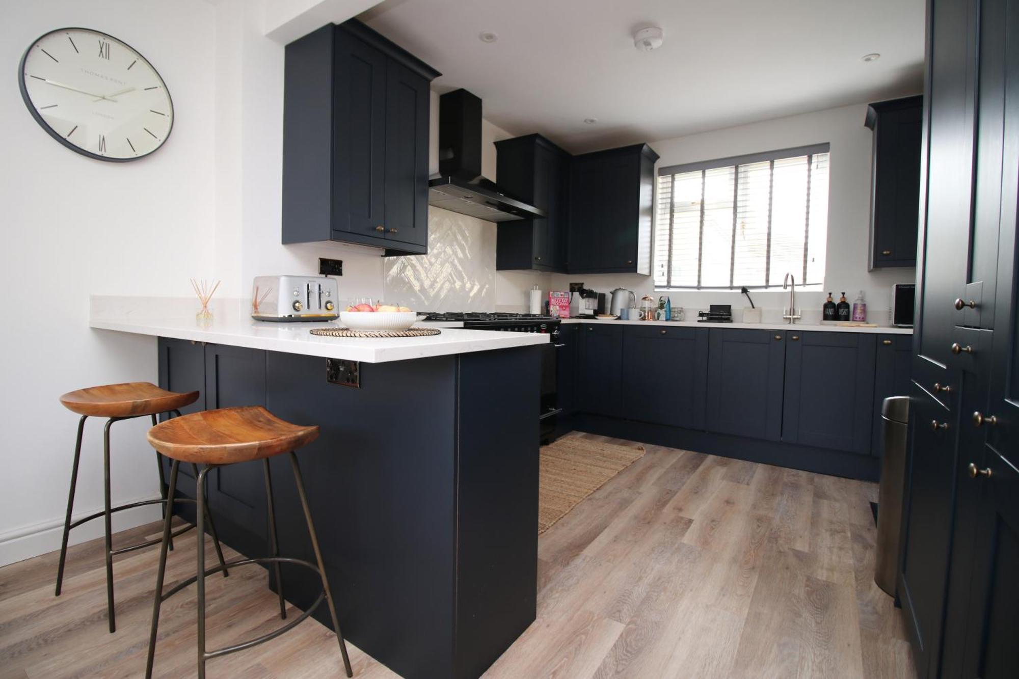 Stylish Home In Bath With Driveway Parking, 10Min From City Exterior foto