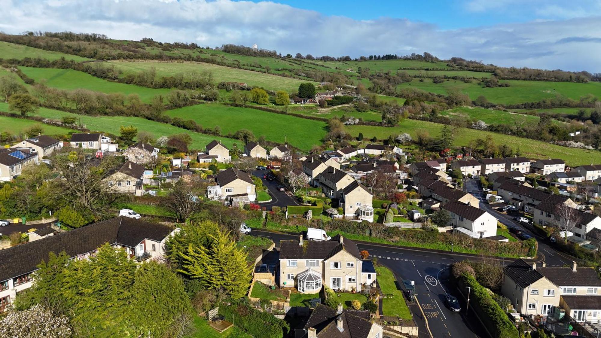 Stylish Home In Bath With Driveway Parking, 10Min From City Exterior foto